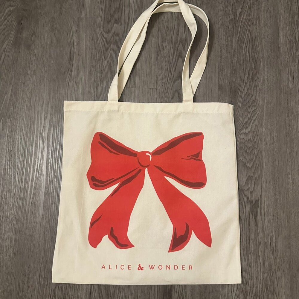 NEW Alice & Wonder Chicago Christmas Bow Tote Bag - Red / White